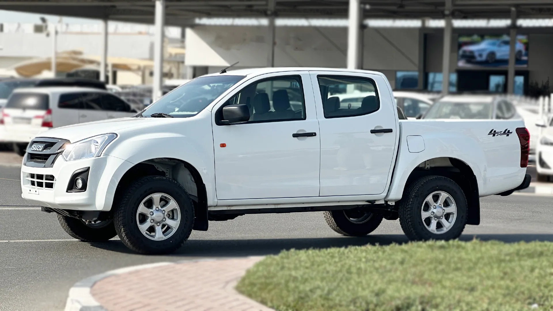 2.5L D DC 4x4 PWR A/W MID MT - Image 19