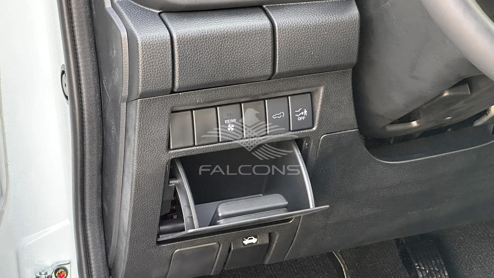 MU-X  7 STR Full Option AT - Image 6