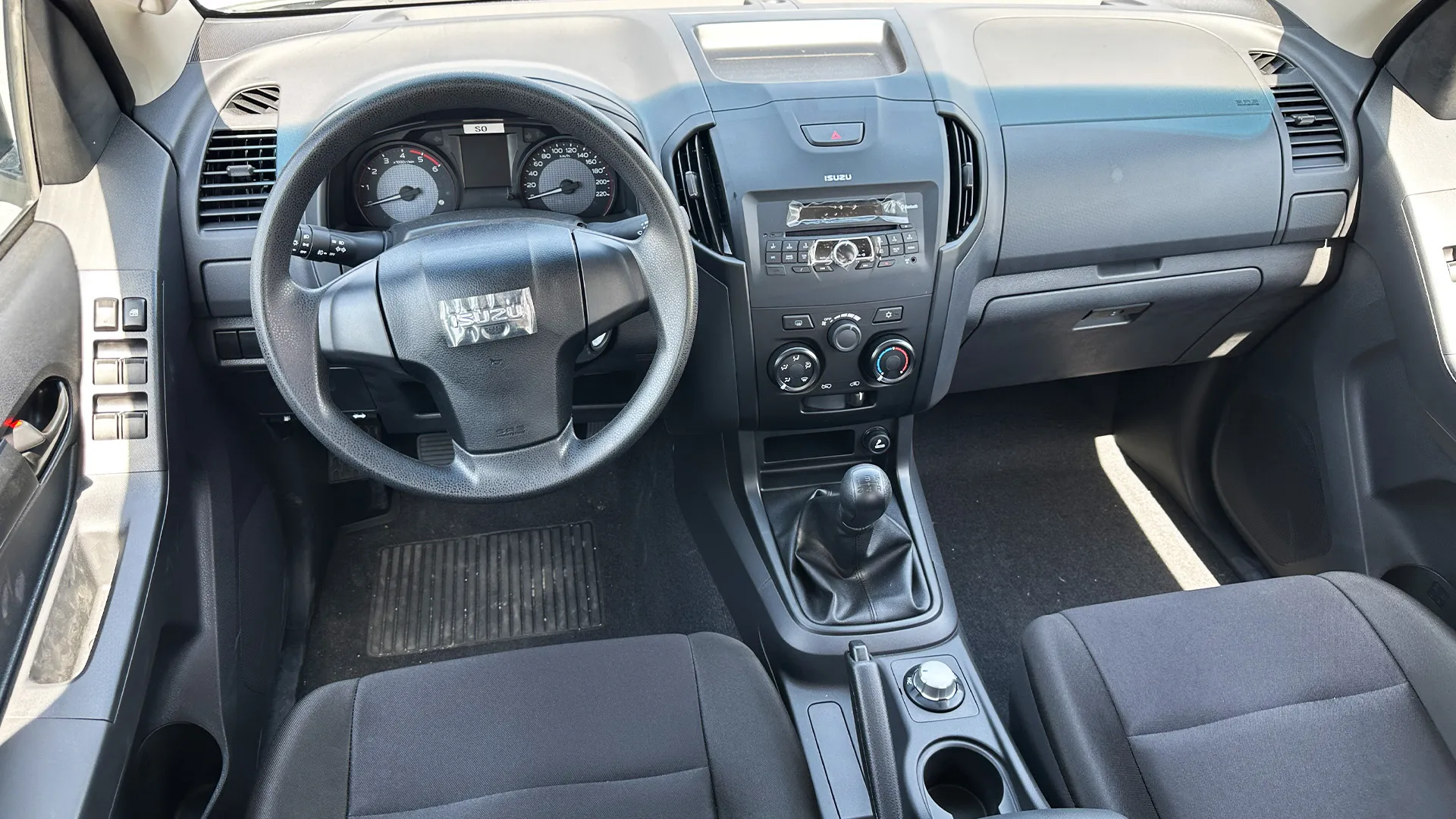 2.5L DC 4X4 PWR A/W ABS Remote MT - Image 21