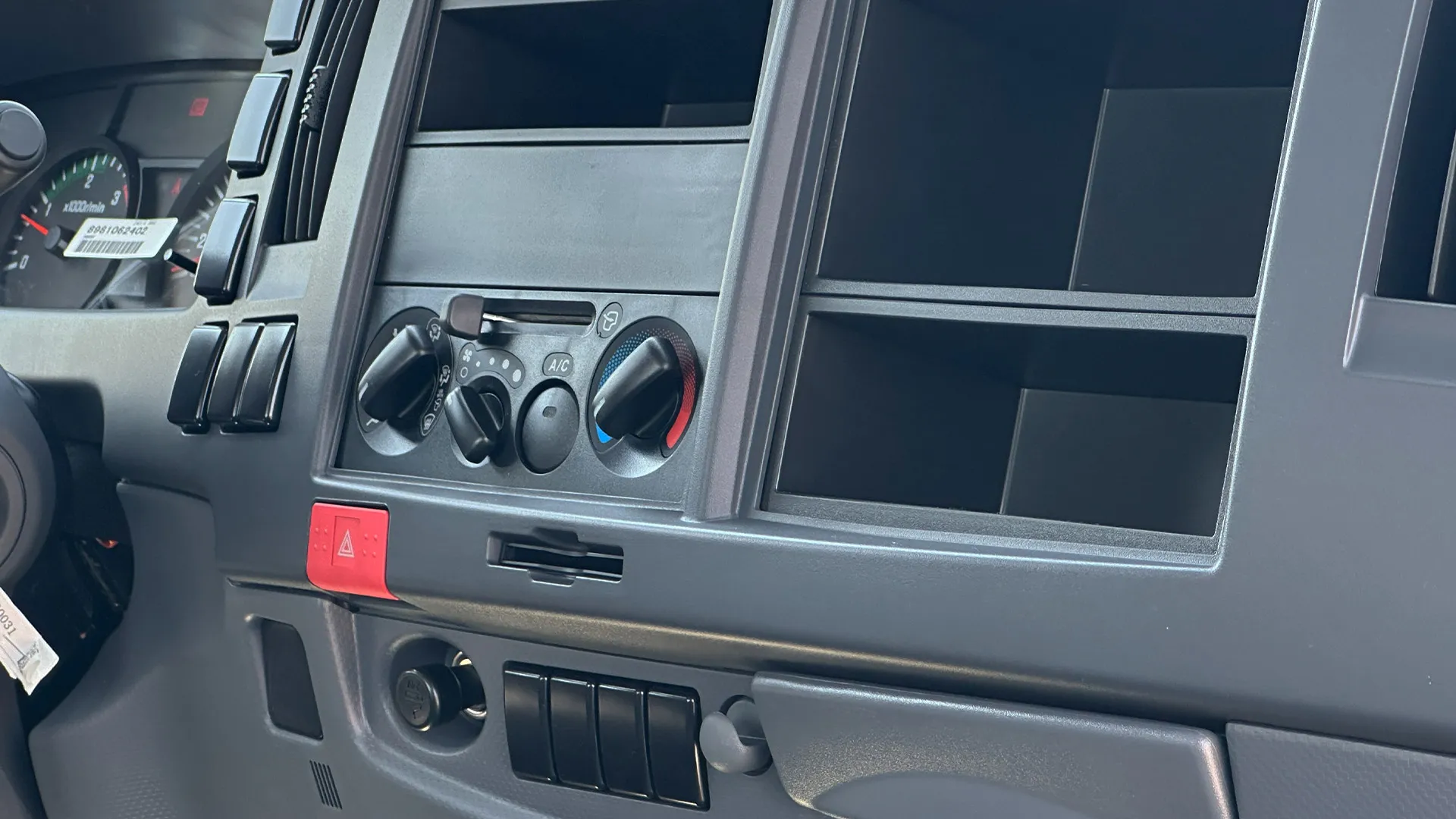 8.3L 33N CHASSIS MT - Image 17