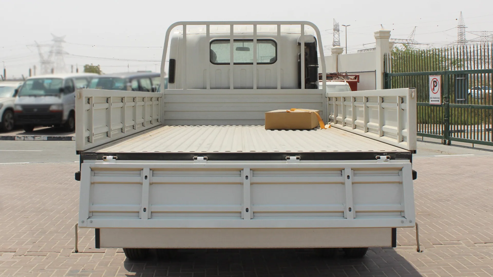 4570 cc (4.6L) 71 STEEL CARGO MT - Image 11