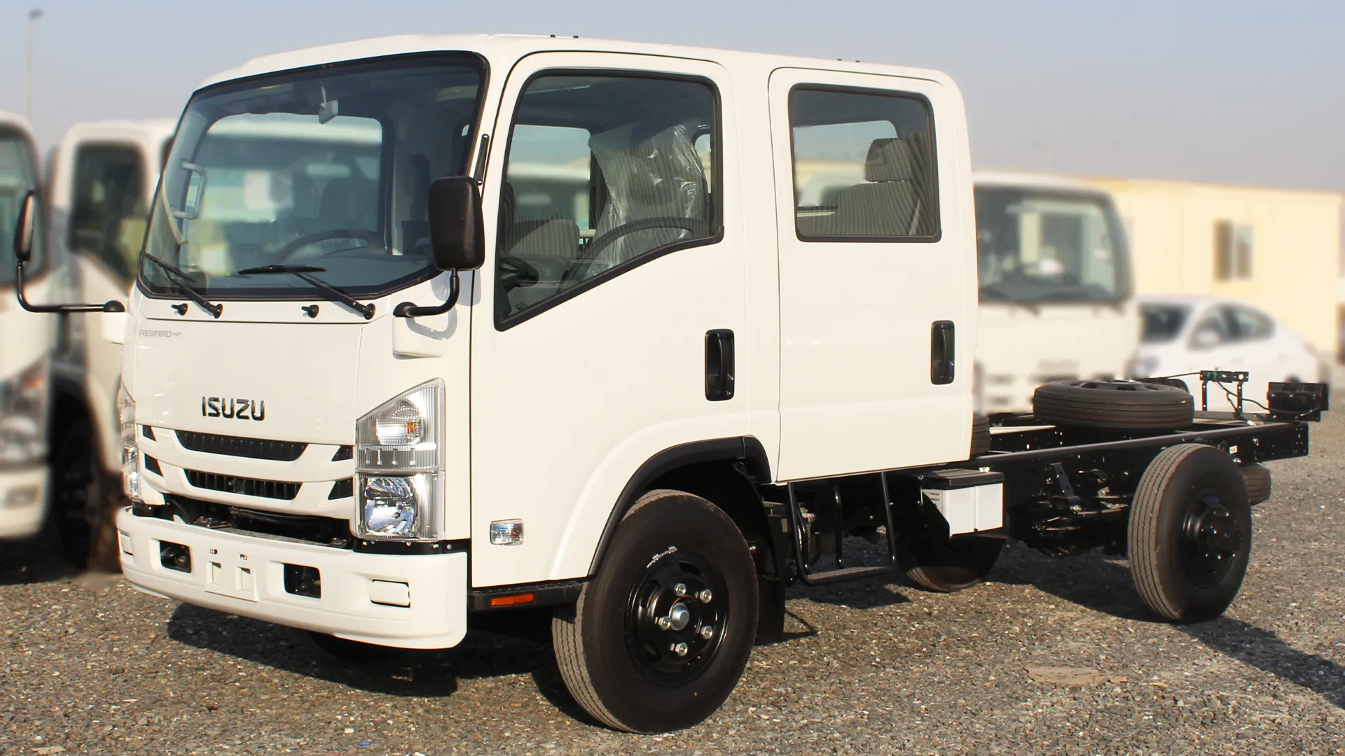 3.0L 85L Crew Cab Chassis MT - Image 1