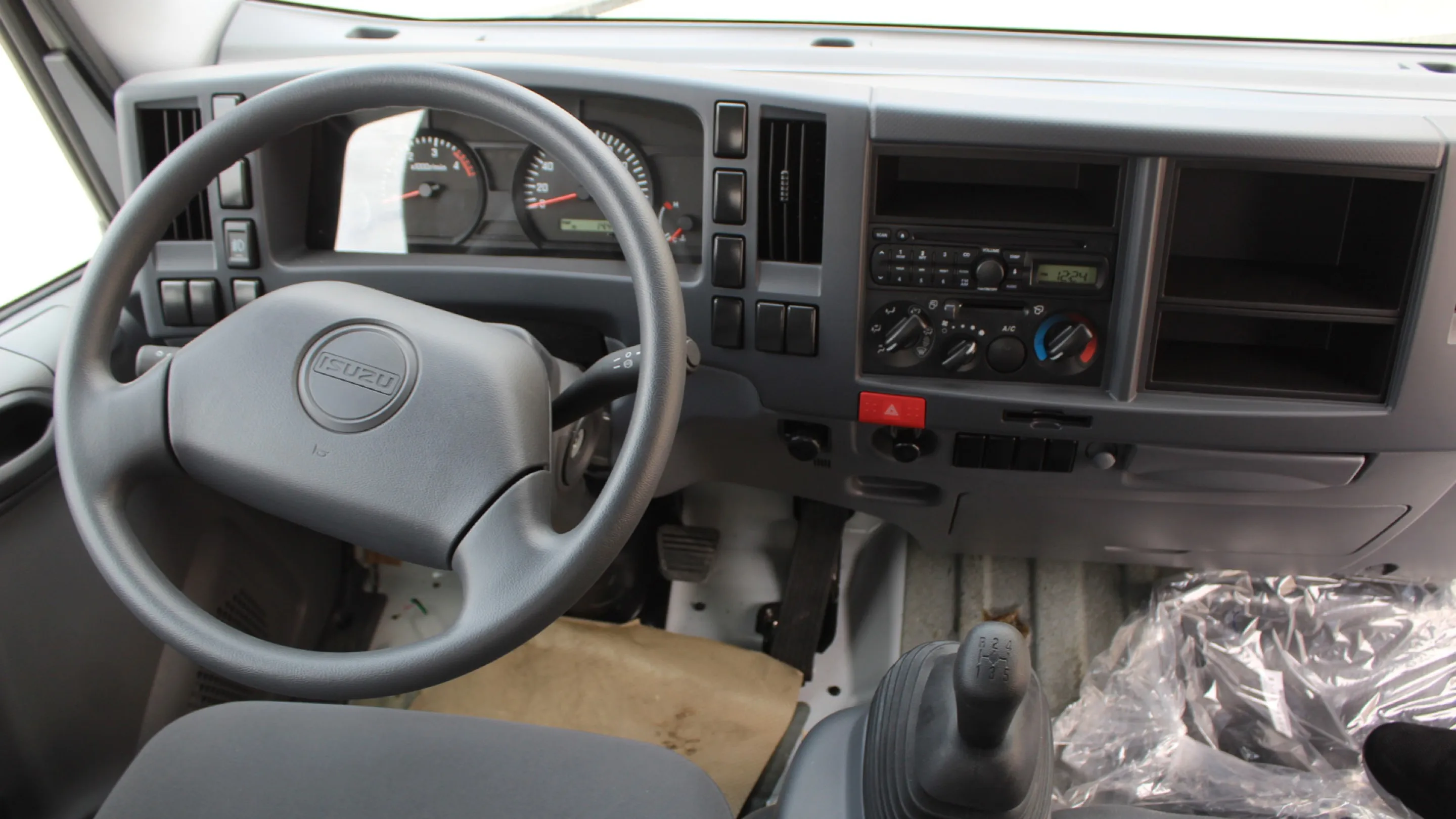 4570 cc TRUCK CAB CHASSIS 4X2 DIESEL MT - Image 13