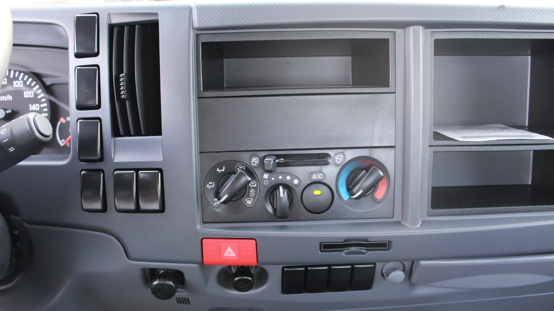 4.6L 71L LWB Cab Chassis MT - Image 16