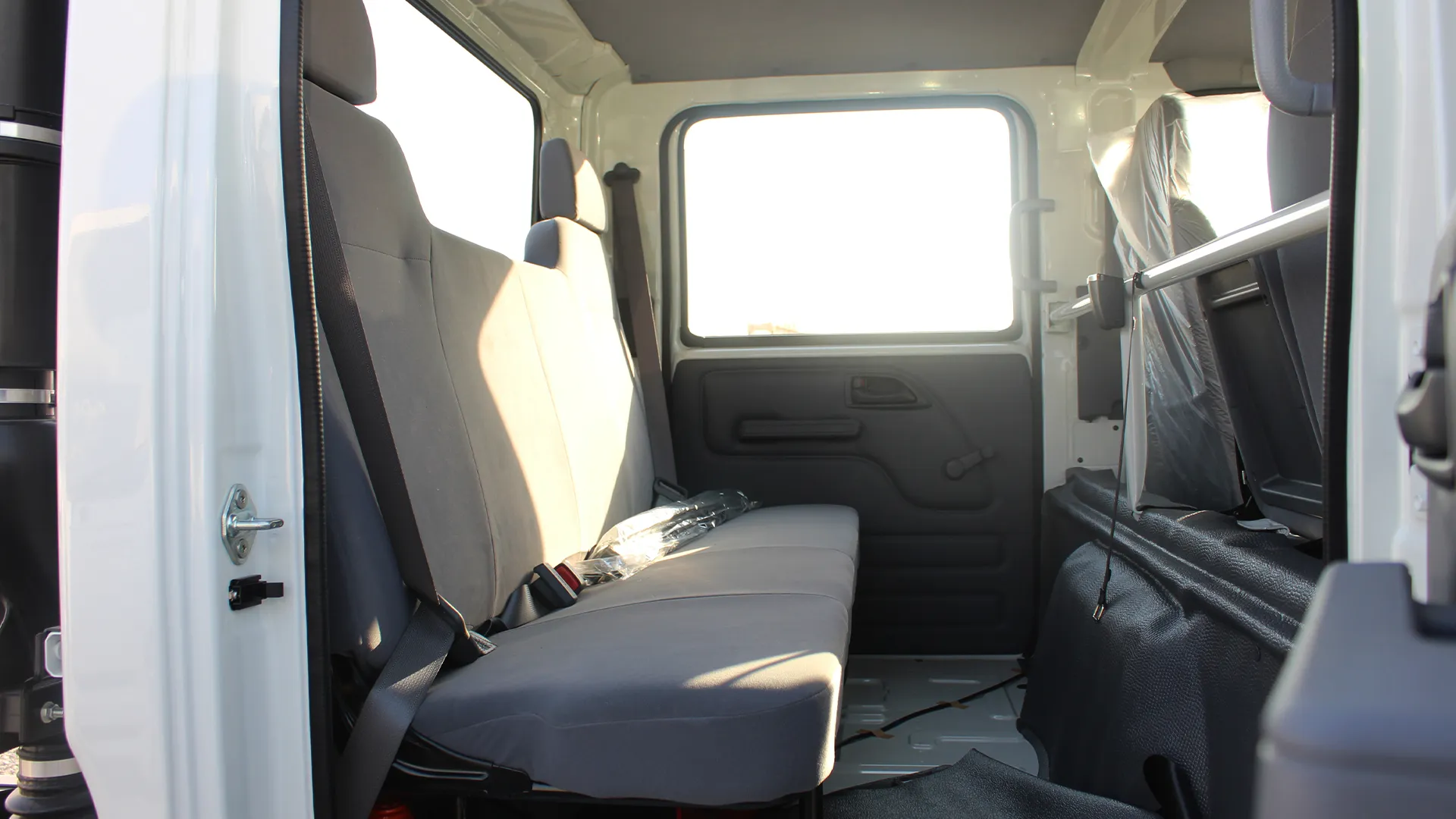 3.0L 85L Crew Cab Chassis MT - Image 10