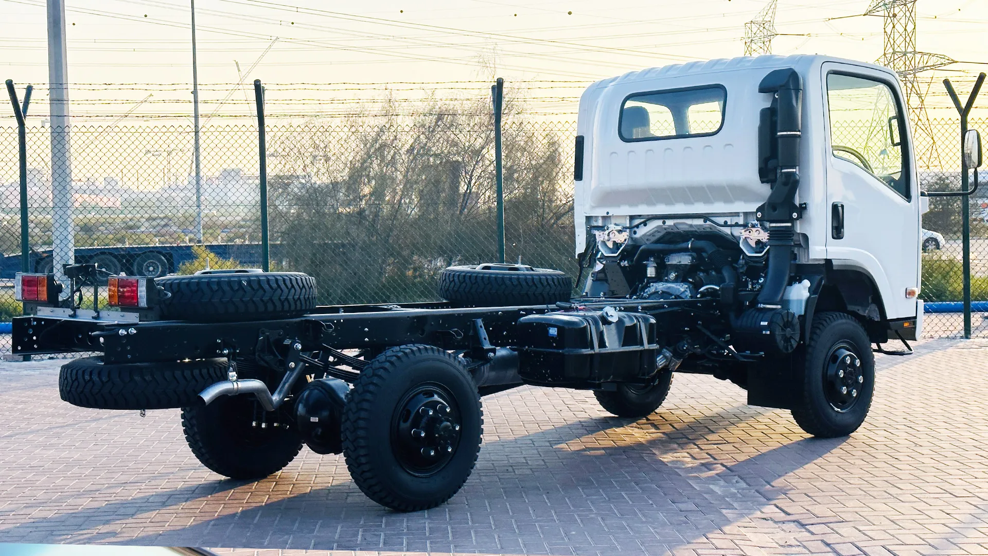 4.6L 71H CHASSIS 4X4 MT - Image 4