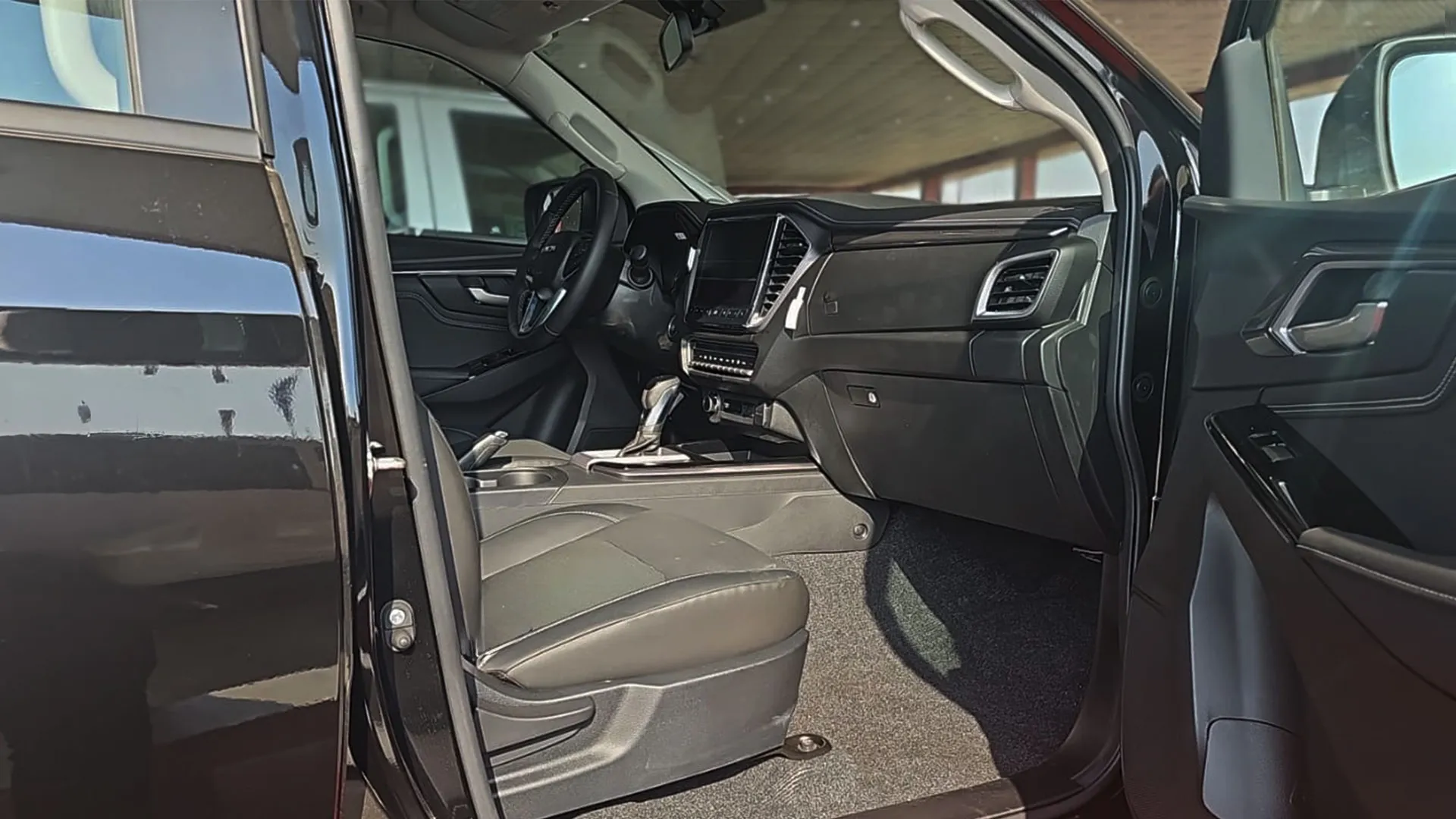 LS 3.0L AT - Image 6