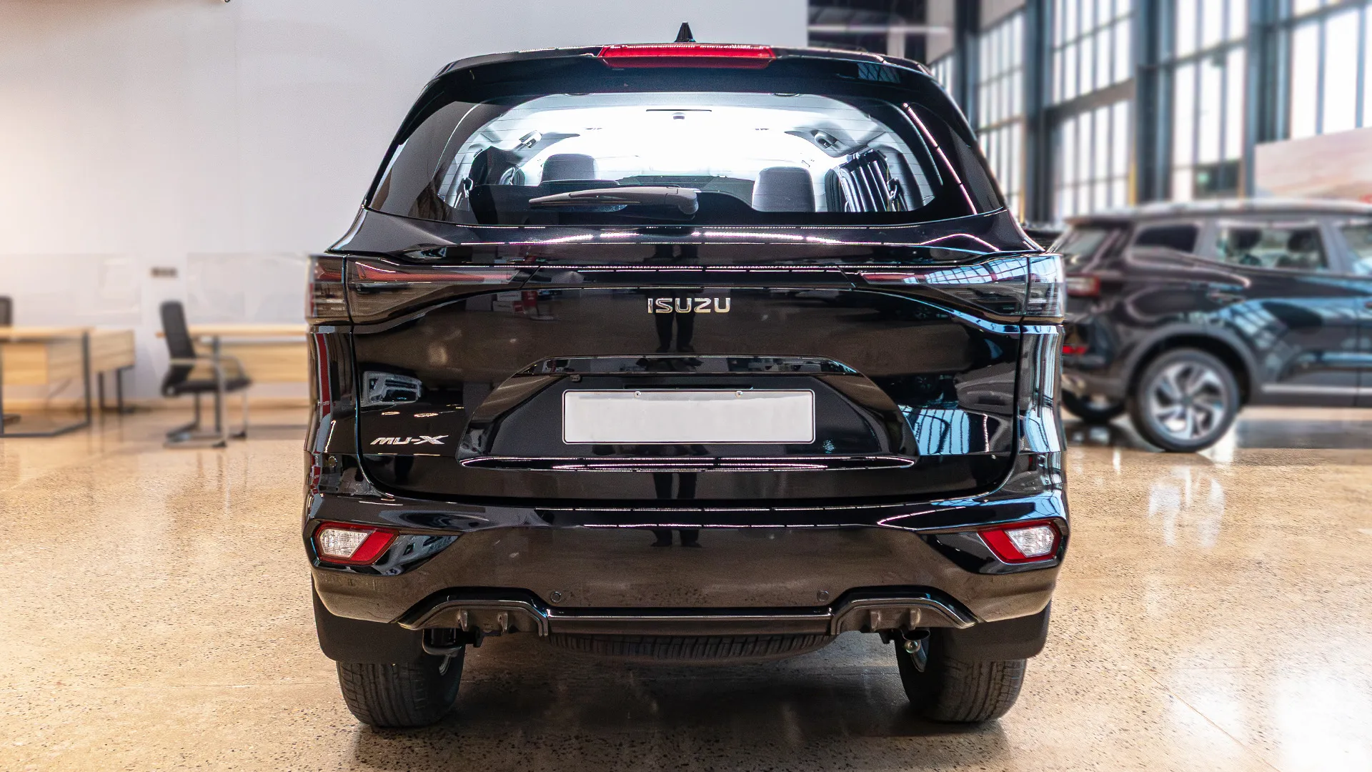 1.9L 4X4 AT RBD Full Option 7STR - Image 4
