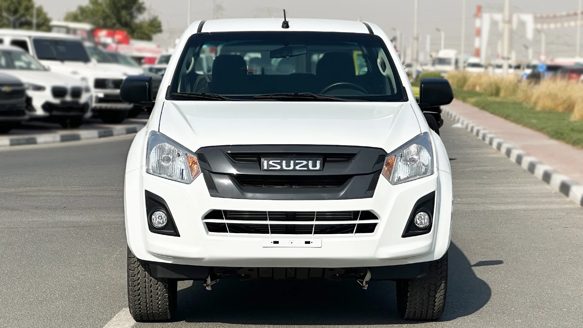 2.5L D DC 4x4 PWR A/W MID MT - Image 5