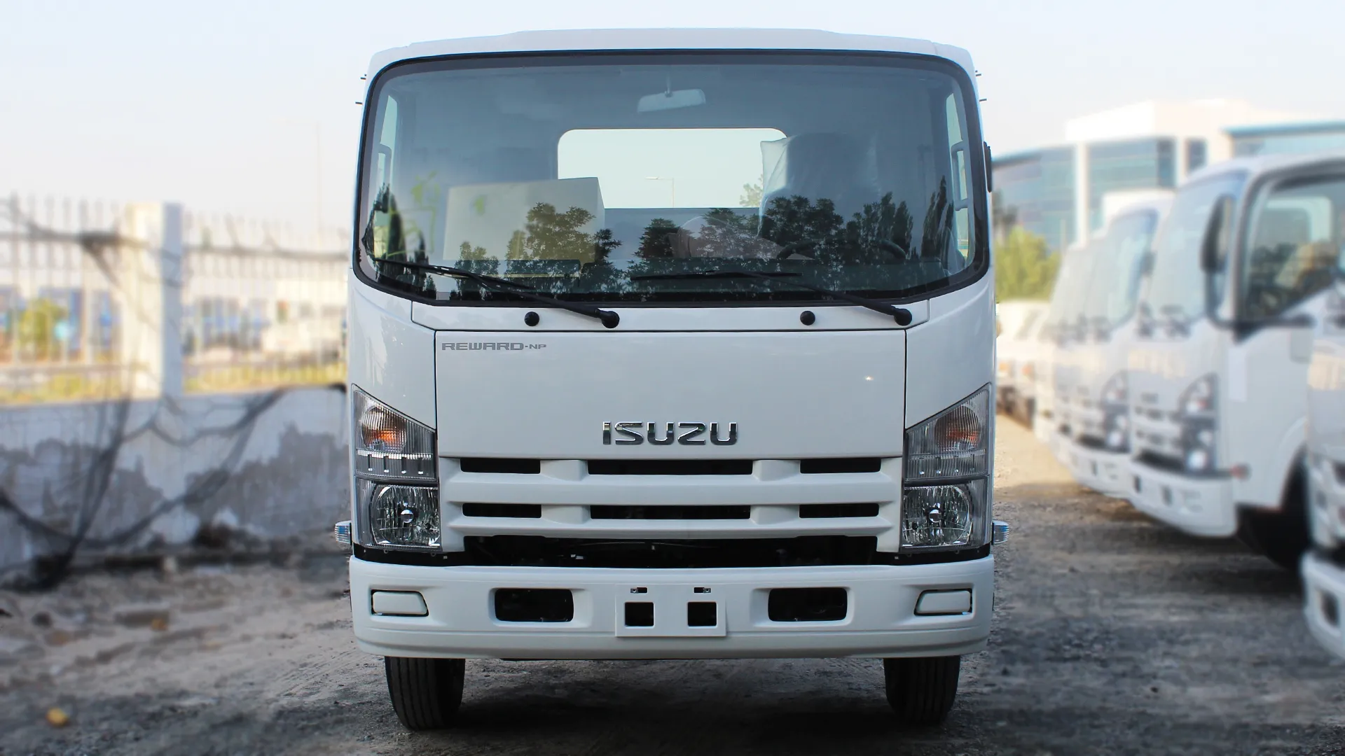 4.6L 71L LWB Cab Chassis MT - Image 20