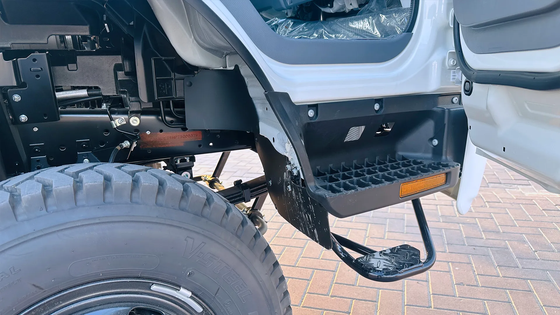 4.6L 71H CHASSIS 4X4 MT - Image 16
