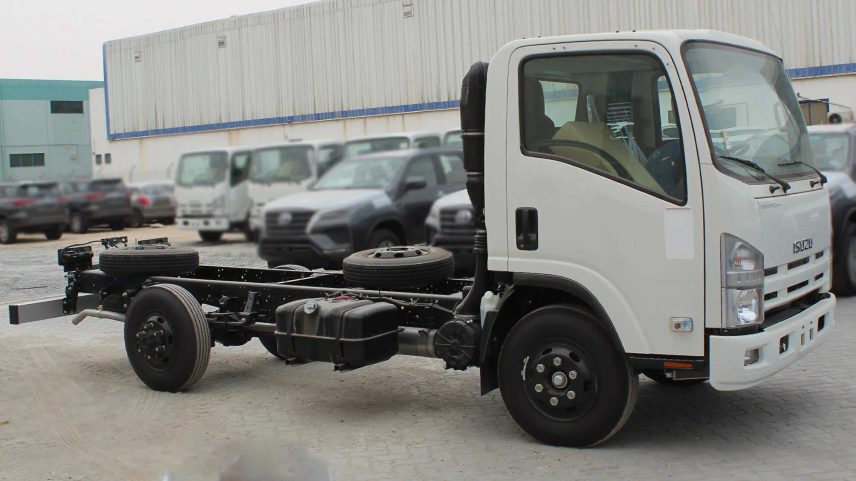 4570 cc TRUCK CAB CHASSIS 4X2 DIESEL MT - Image 4