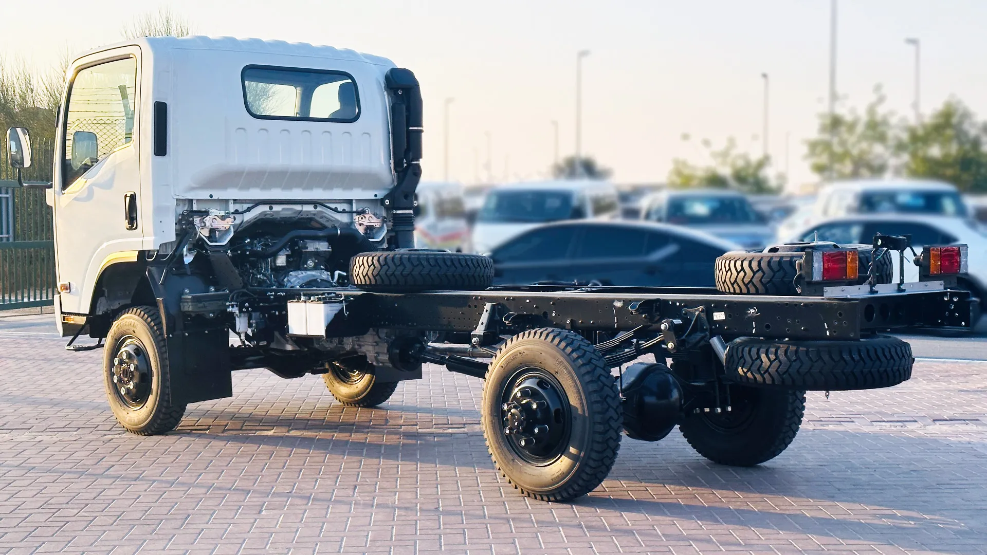 4.6L 71H CHASSIS 4X4 MT - Image 2