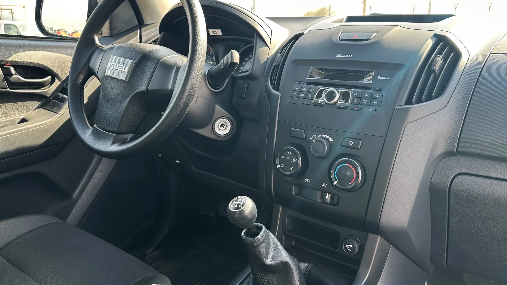 2.5L D DC 4x4 PWR A/W MID MT - Image 14