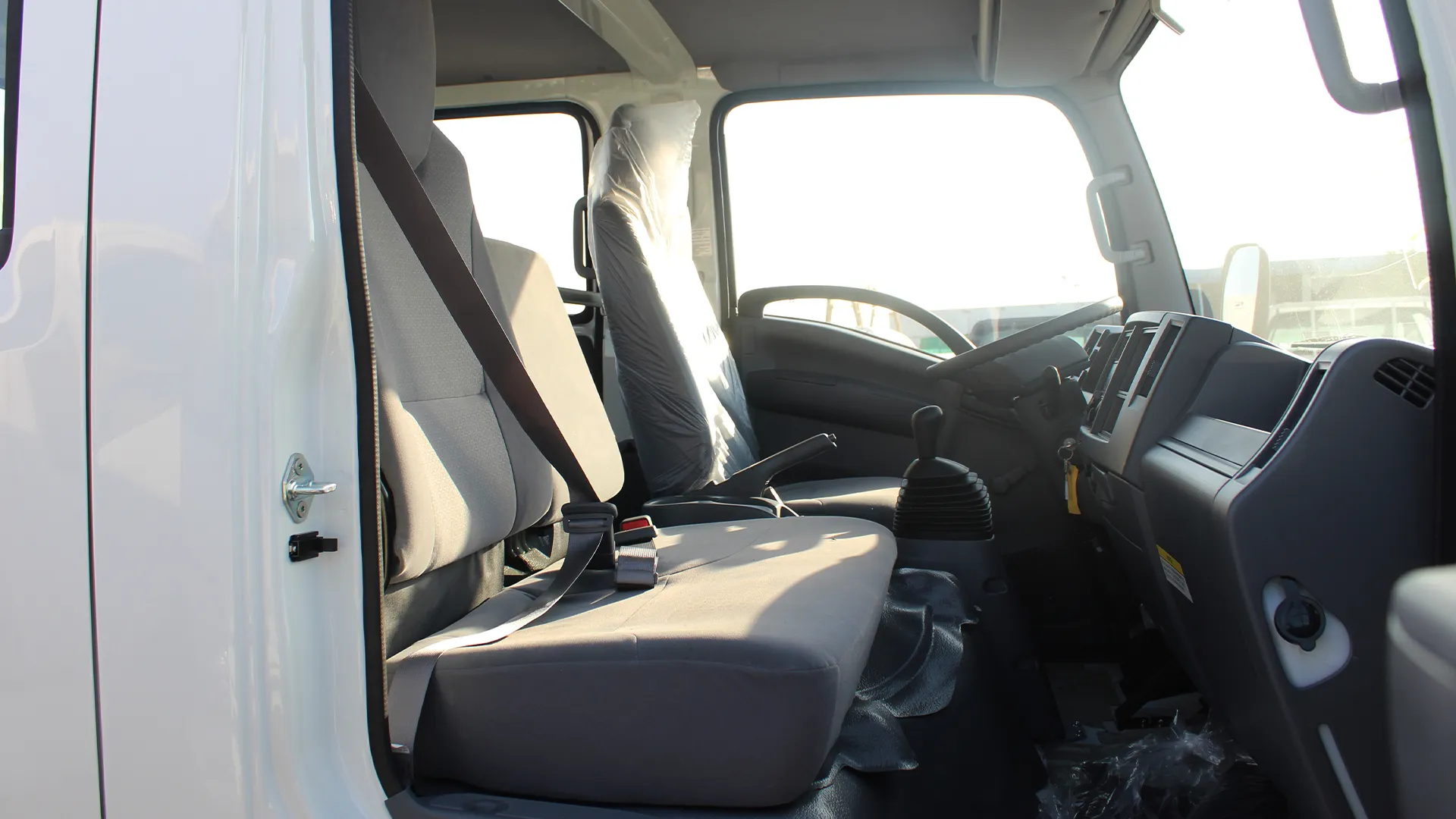 3.0L 85L Crew Cab Chassis MT - Image 11