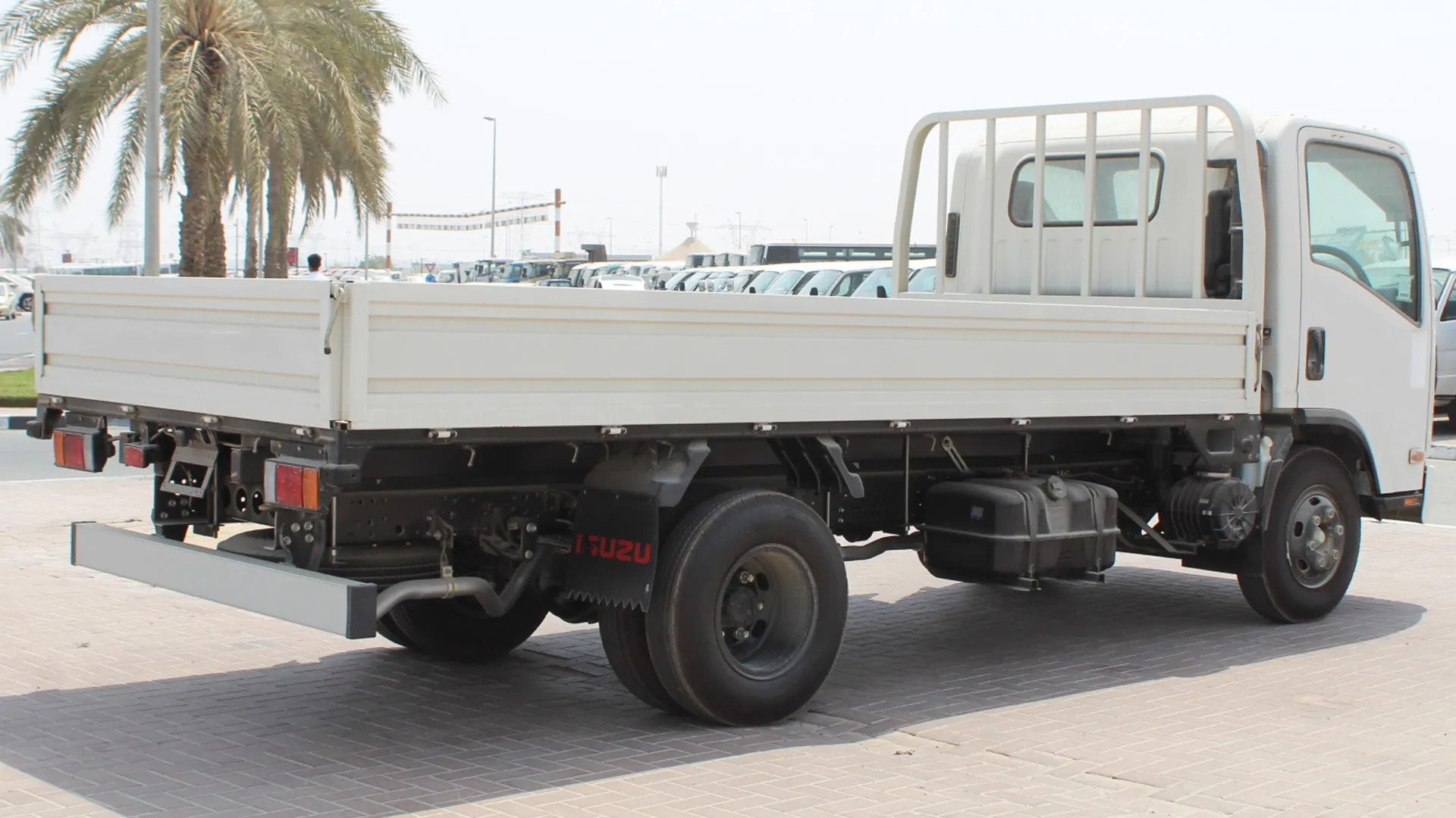 4570 cc (4.6L) 71 STEEL CARGO MT - Image 4