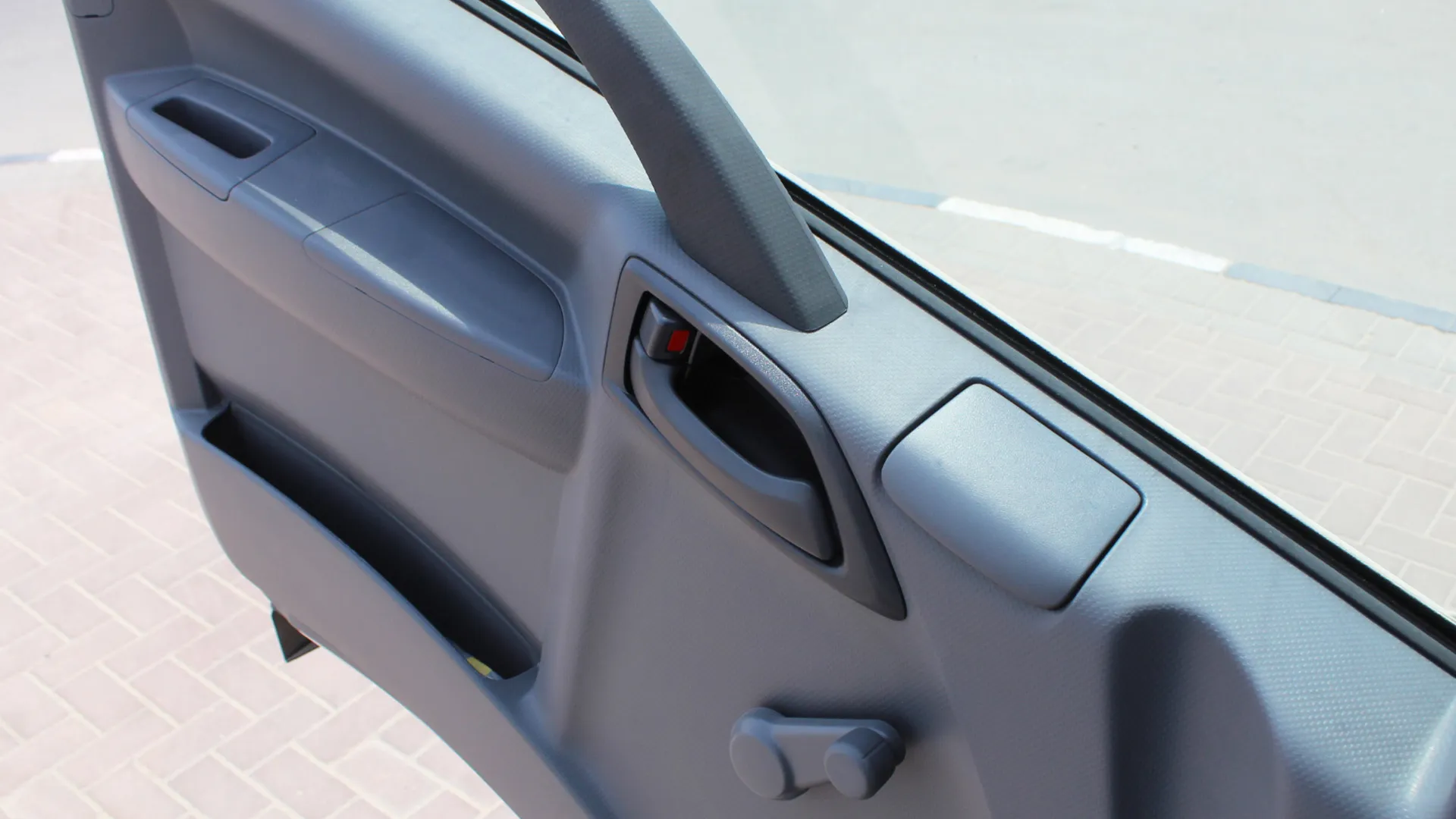 4570 cc (4.6L) 71 STEEL CARGO MT - Image 12
