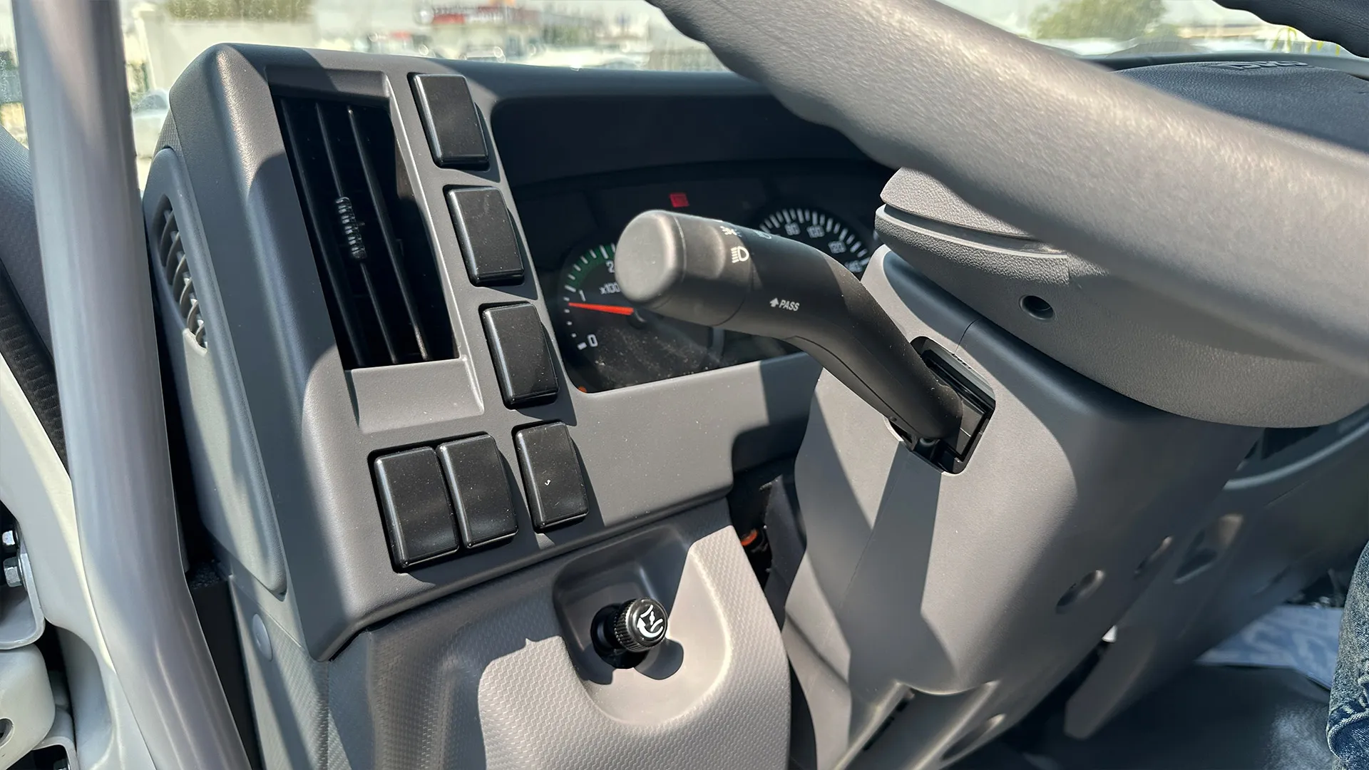8.3L 33N CHASSIS MT - Image 12