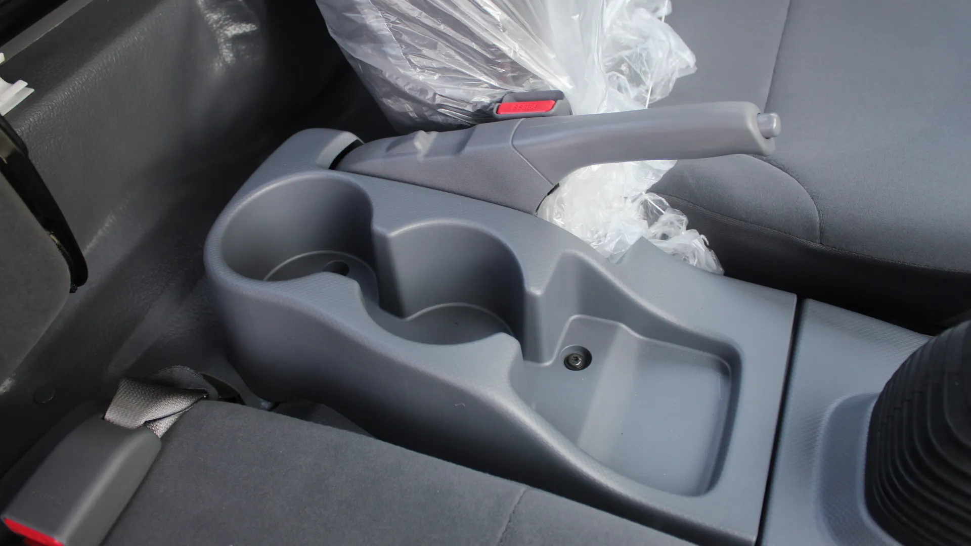 4.6L 71L LWB Cab Chassis MT - Image 12
