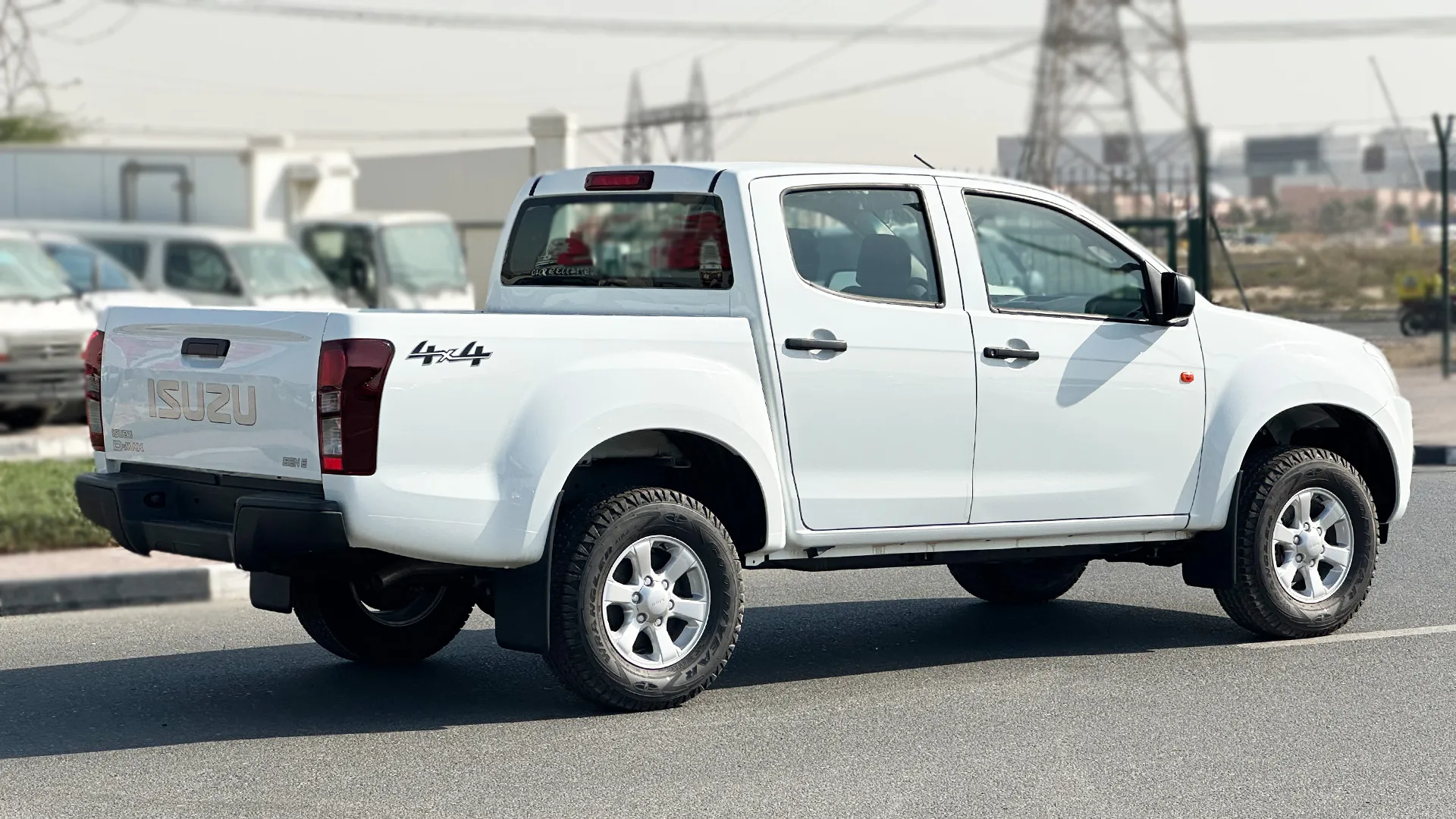 2.5L D DC 4x4 PWR A/W MID MT - Image 3