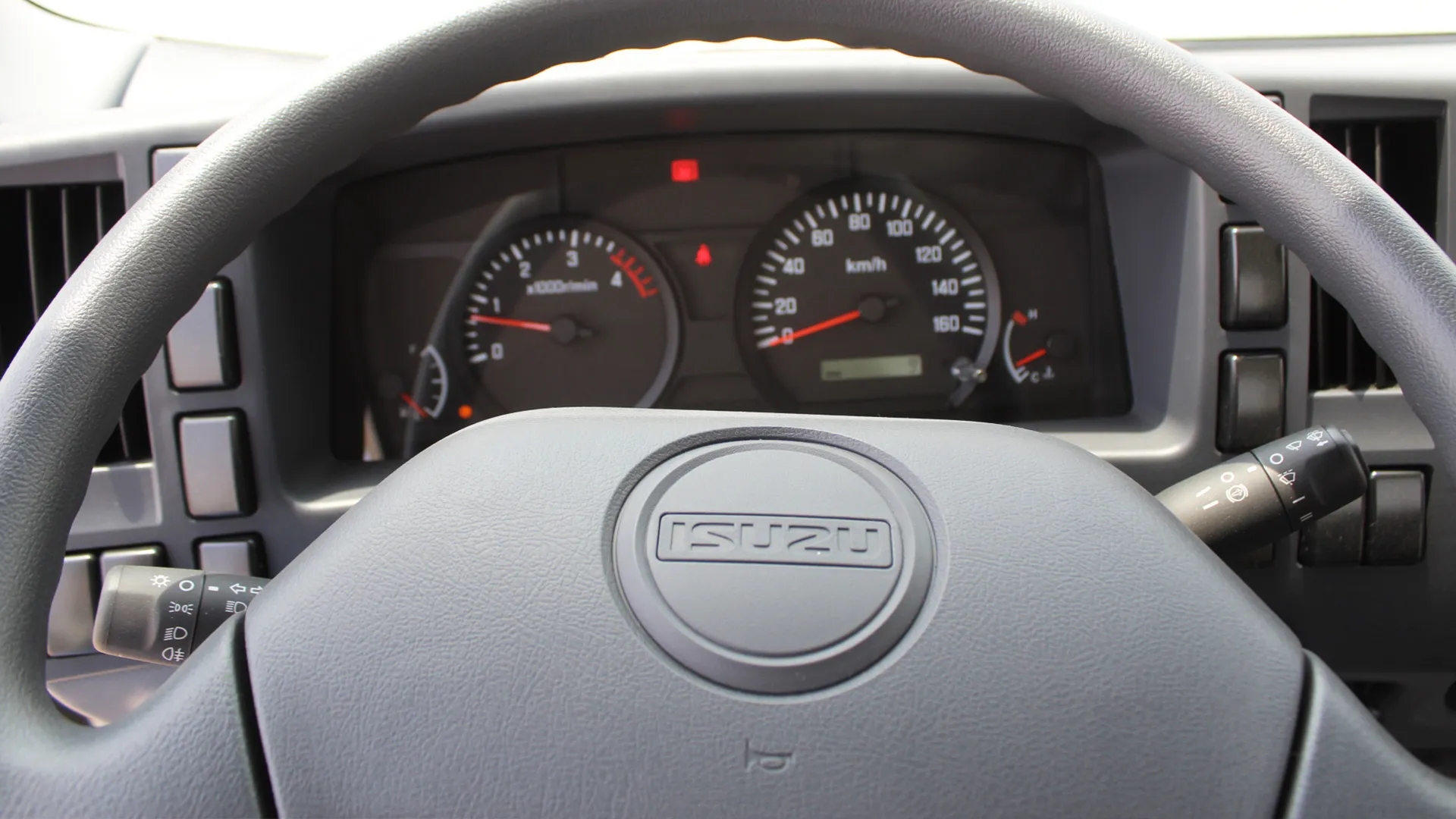 4570 cc (4.6L) 71 STEEL CARGO MT - Image 13