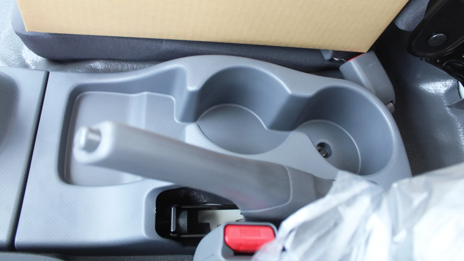 4570 cc (4.6L) 71 STEEL CARGO MT - Image 17