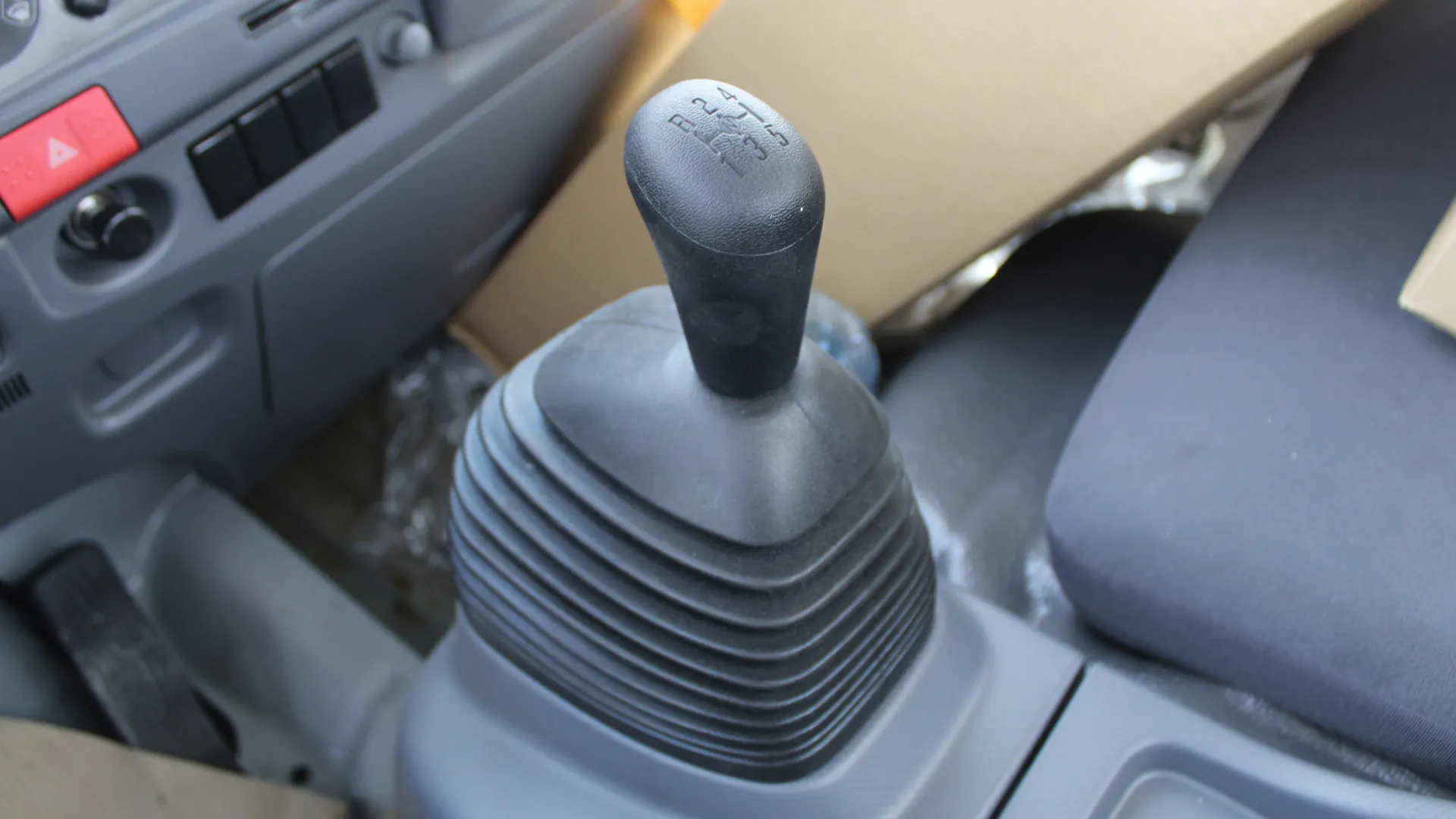 4570 cc (4.6L) 71L CHASSIS LAMP PW RADIO - Image 15