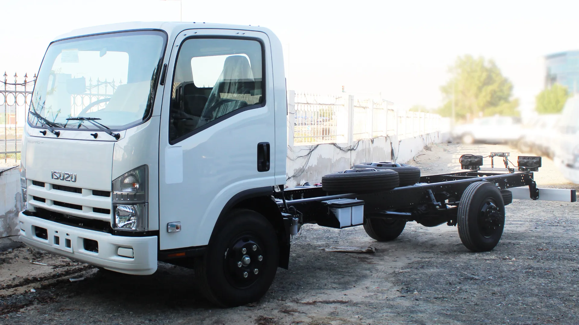 4.6L 71L LWB Cab Chassis MT - Image 1