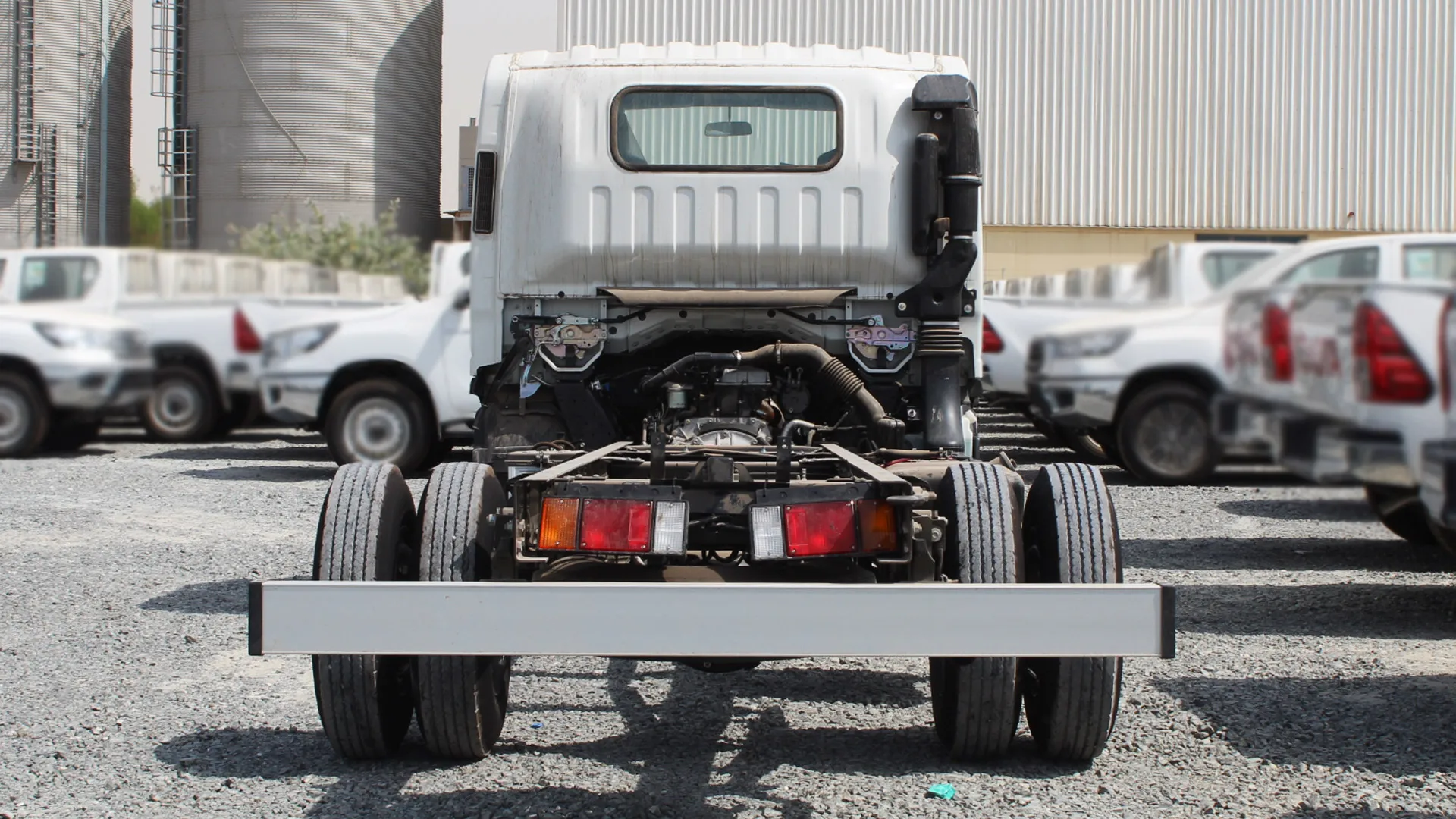 4570 cc (4.6L) 71L CHASSIS LAMP PW RADIO - Image 3