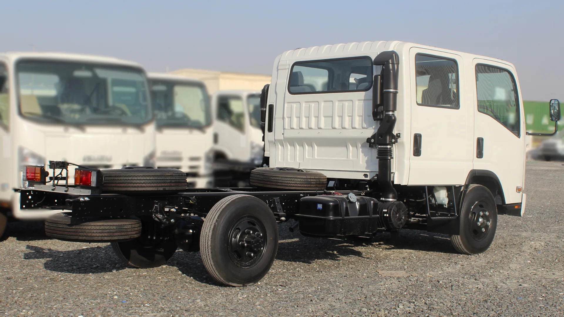 3.0L 85L Crew Cab Chassis MT - Image 3