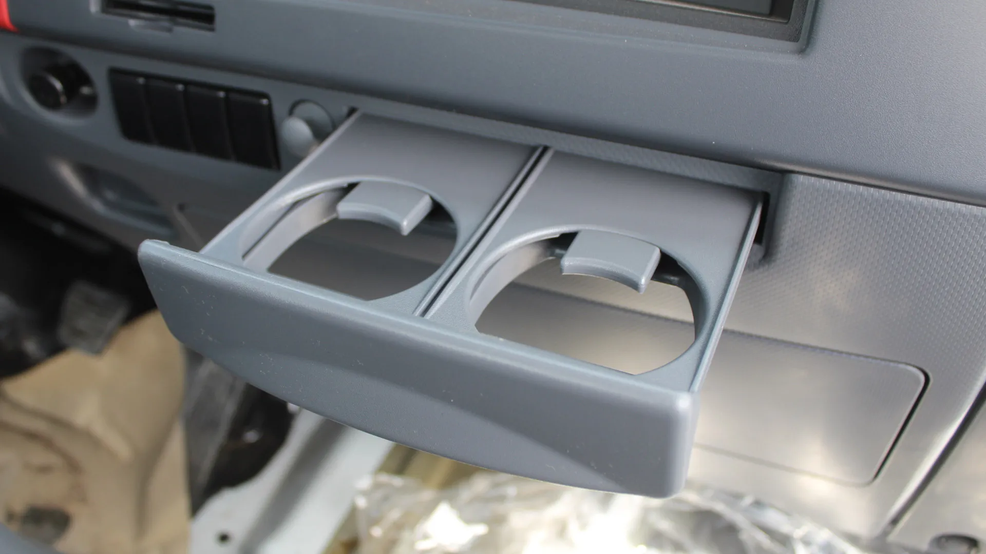 4570 cc (4.6L) 71L CHASSIS LAMP PW RADIO - Image 19