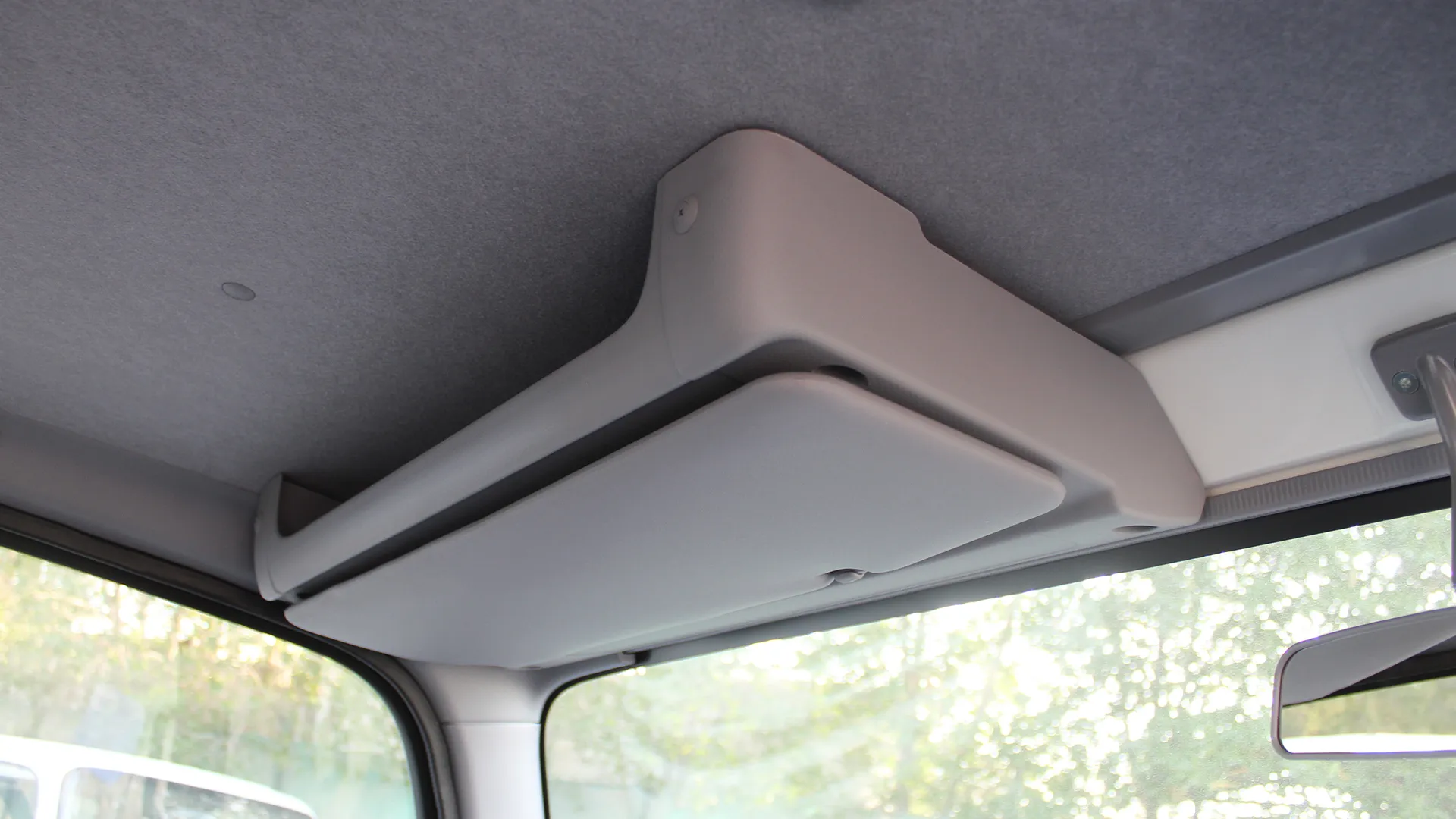 4.6L 71L LWB Cab Chassis MT - Image 14