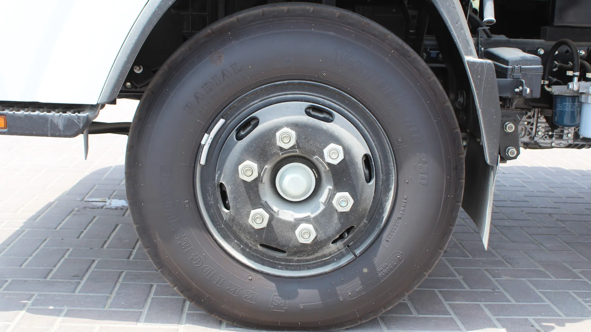 4570 cc (4.6L) 71 STEEL CARGO MT - Image 7