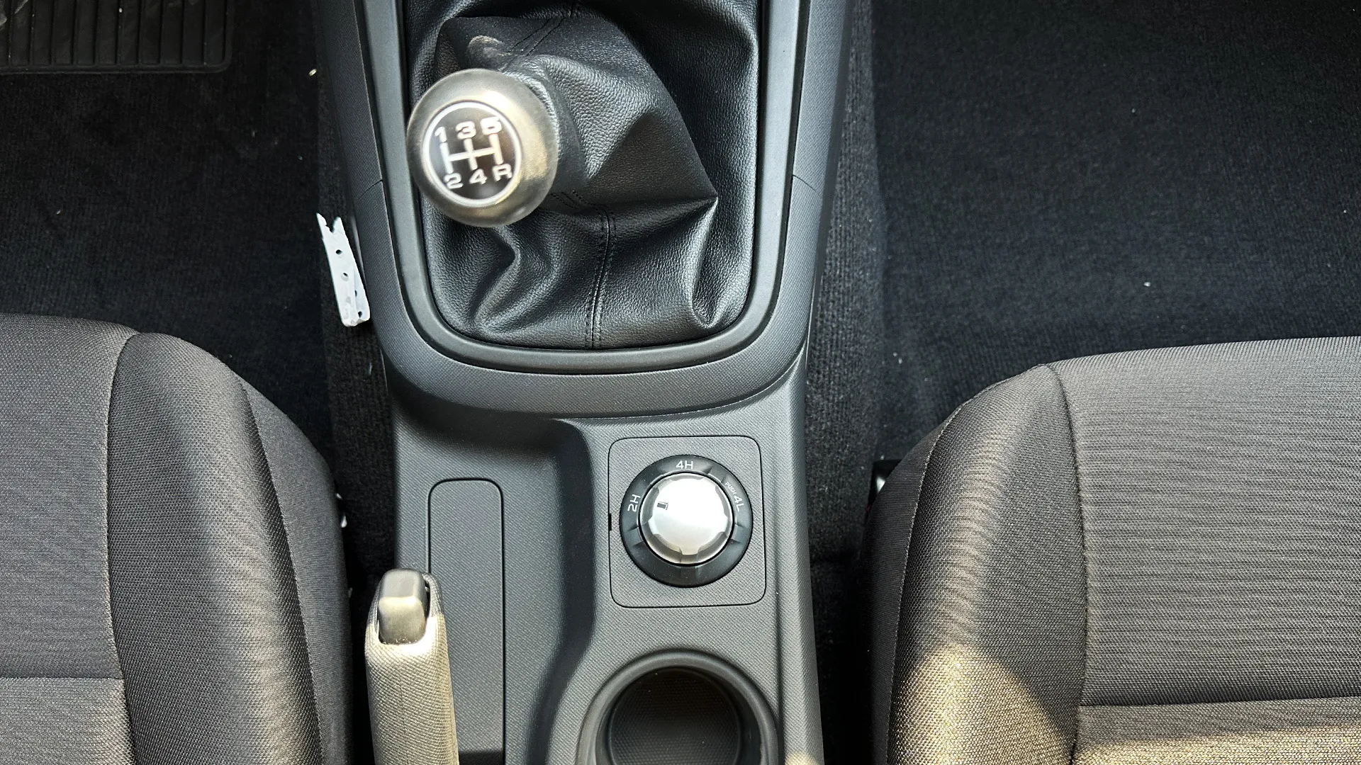 2.5L D DC 4x4 PWR A/W MID MT - Image 15