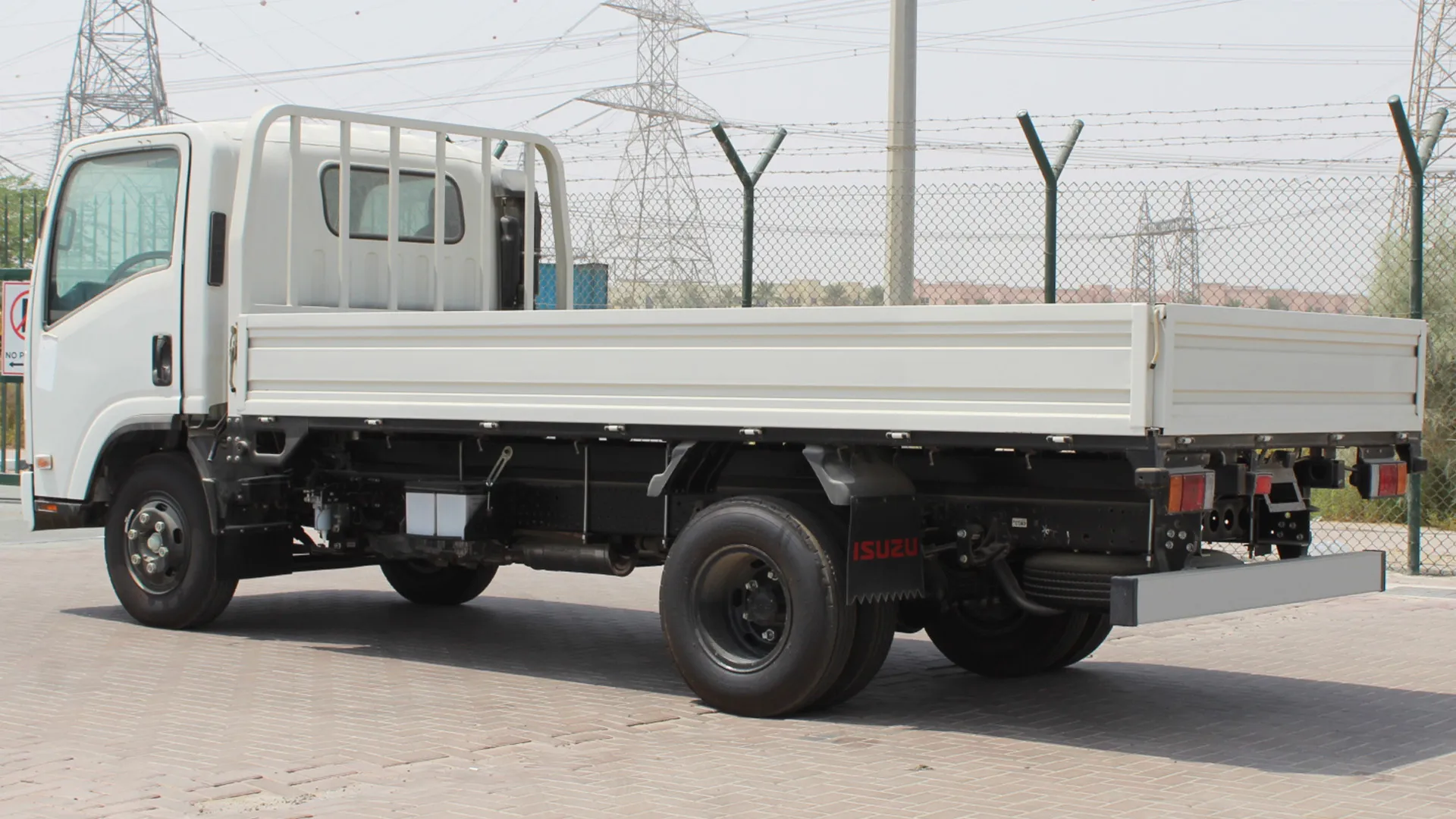 4570 cc (4.6L) 71 STEEL CARGO MT - Image 2