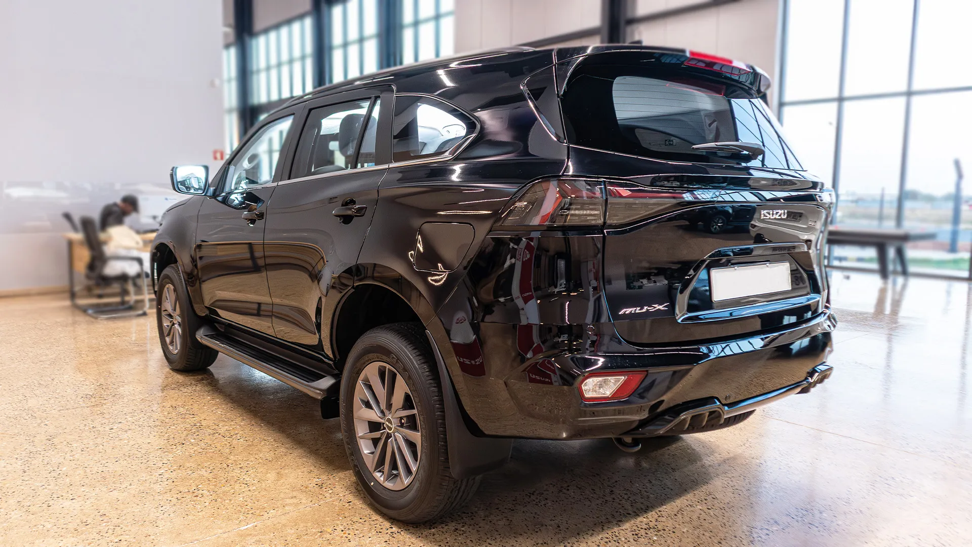 1.9L 4X4 AT RBD Full Option 7STR - Image 3